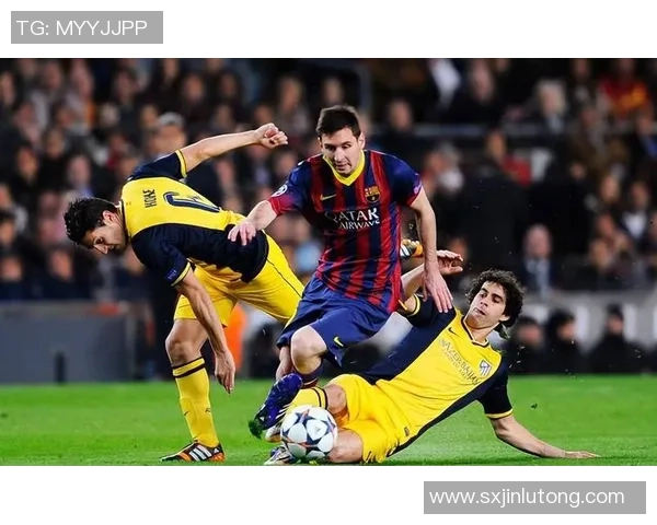 足球明星逆天过人技巧解析助你提升球技与观赏乐趣